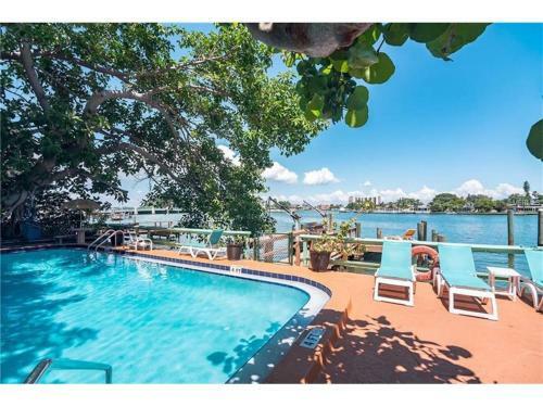 Affordable Beach Condos -three Bed 3 Bath House Home
