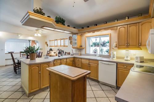 Affordable Beach Condos -three Bed 3 Bath House Home