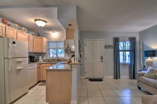 Apartamento St Pete Beach Condo With Pool, 5-min Walk To Beach!
