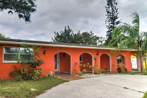 St Petersburg Home With Pool - 4 Miles From Downtown!