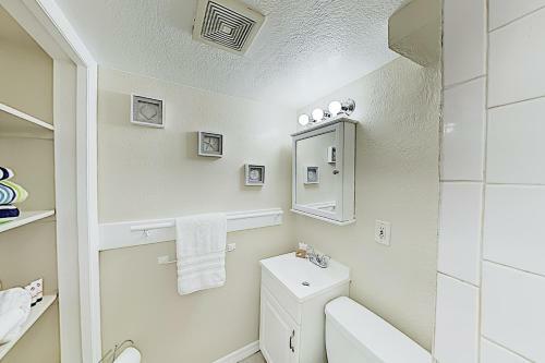 Apartamento New Listing! Shoreside Condo - Walk To Waves Condo