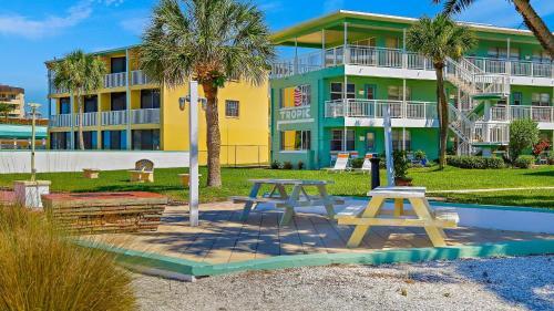 Apartamento Tropic Terrace #16 - Beachfront Rental Apts