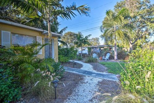 Cozy Pet Friendly Palms About 4 Miles To St Pete Beach