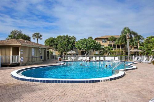 Quiet Spacious Resort Condo Near Bowmans Beach - Blind Pass E109