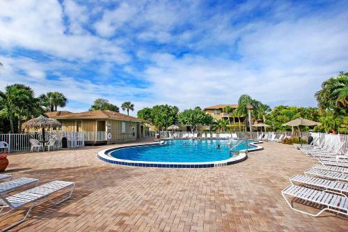 Quiet Spacious Resort Condo Near Bowmans Beach - Blind Pass E109