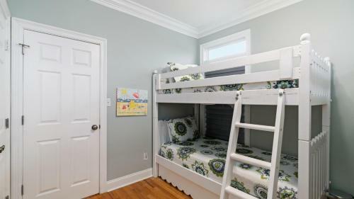 Private Pool, Private Beach Access Point, Beach Music- A Seagrove Delight!