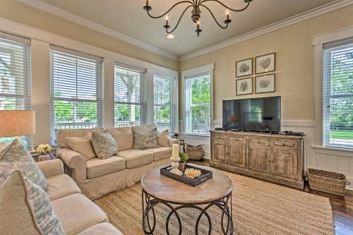 Beach Oasis With Pool Access, About 1 Mi To Shore!