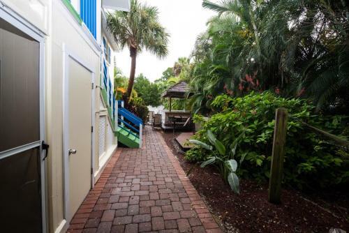 321 Canal Rd - Siesta Key Village Condo