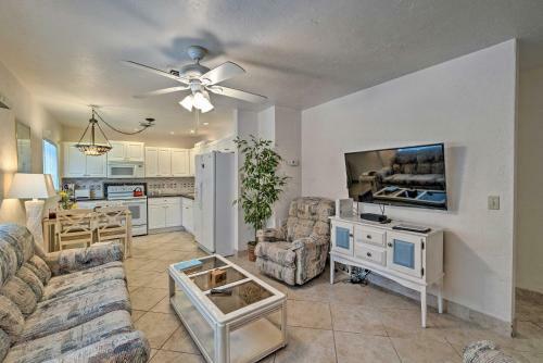 Updated Apartment Walking Distance To Venice Beach
