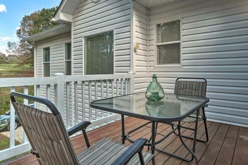 Charming Mountain Home With Deck In Blairsville!