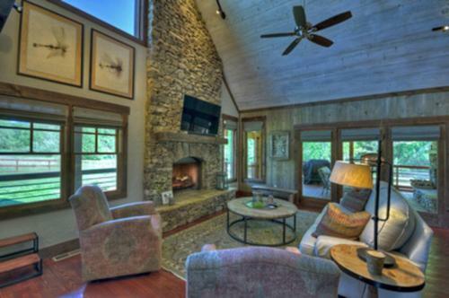 Firefly Farmhouse By Escape To Blue Ridge