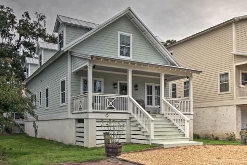 Spacious St Simons Home, 4 Mi To East Beach!