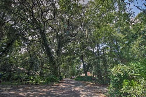 Spacious St Simons Home, 4 Mi To East Beach!