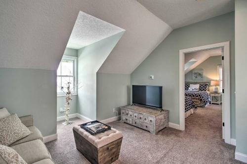 Spacious St Simons Home, 4 Mi To East Beach!