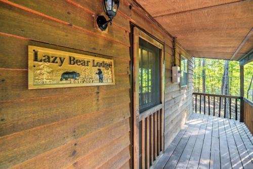 Private Ellijay Cabin With Deck, Fire Pit And Amenities