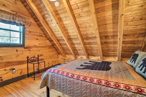Epworth Escape With Deck, Fire Pit, Hot Tub, Views!