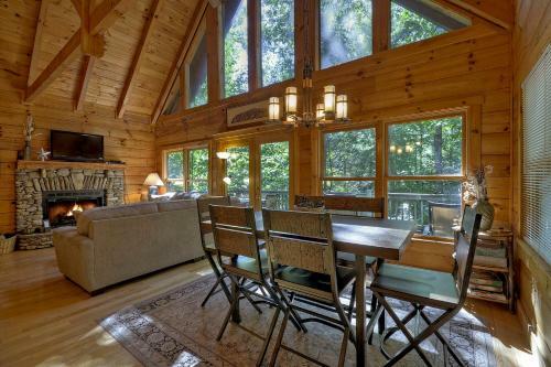 Thunder Falls- Cabin Perched Over 10ft Waterfalls!