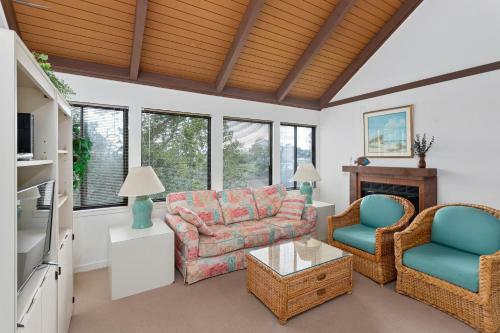 486 Cedar Walk