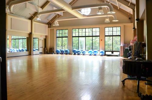 Pet-friendly Getaway With Big Canoe Resort Perks!