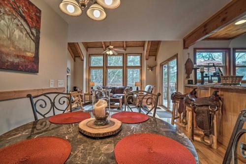 Christoffs Chalet With Hot Tub - 2 Mi To Downtown