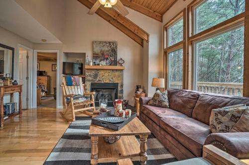 Christoffs Chalet With Hot Tub - 2 Mi To Downtown