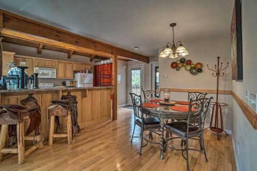 Christoffs Chalet With Hot Tub - 2 Mi To Downtown