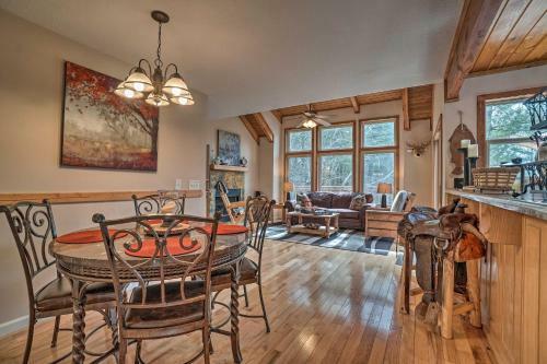 Christoffs Chalet With Hot Tub - 2 Mi To Downtown