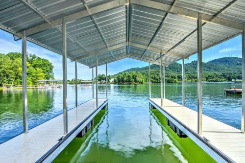 Luxury Lakefront Hiawassee Cottage With Boat Dock!