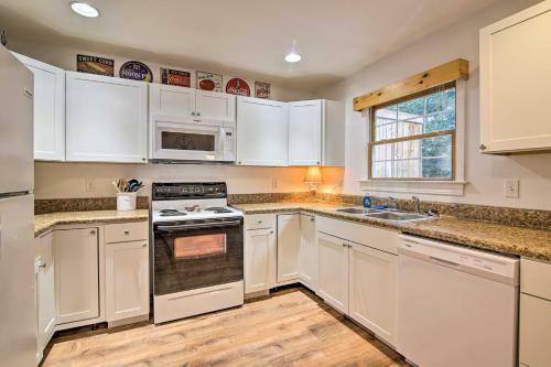 Helen Townhome, Walk To Chattahoochee River!
