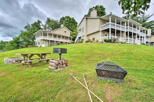 Townhome With Fire Pit, Lake View, Pets Welcome!