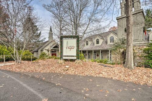 Big Canoe Resort Home With 3 Decks And Mtn Views!