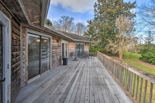 Rustic Lake House With Dock, Yard And Fire Pit