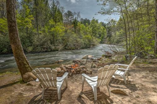 Falcons Nest By Escape To Blue Ridge