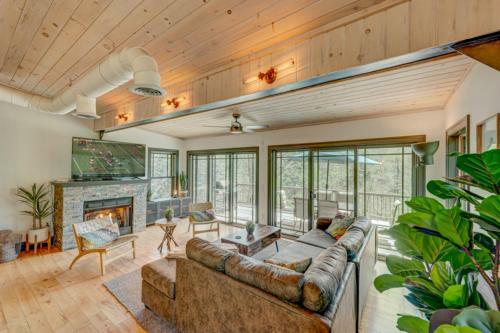 Falcons Nest By Escape To Blue Ridge