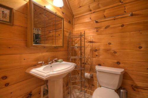 Bear Ridge Hideaway- Secluded Mtn View