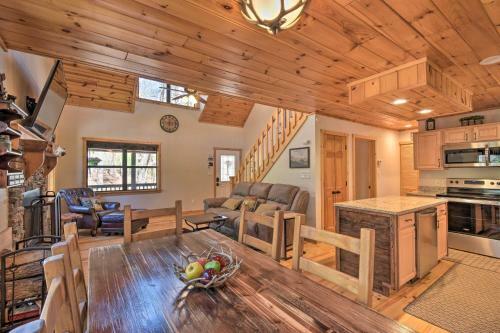 Spacious Cabin With Furnished Deck And Fire Pit!