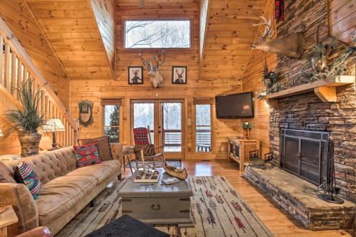 Blue Ridge Mtn View Getaway With Hot Tub And Fire Pit!