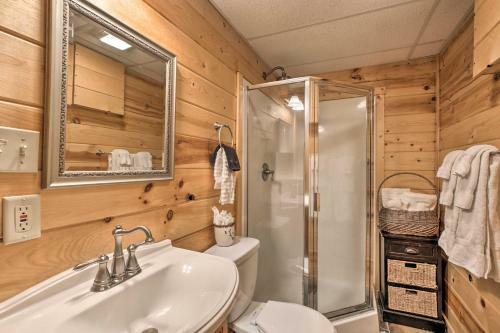 Blue Ridge Mtn View Getaway With Hot Tub And Fire Pit!