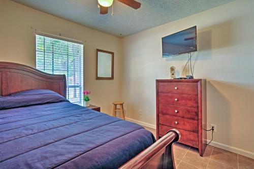 Updated Savannah Home With Yard - Near River Street!