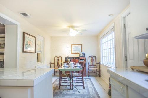 Canterbury Garden Apartment By Lucky Savannah
