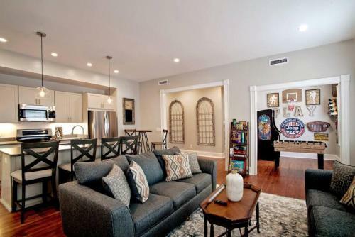 Newly Renovated 4 Bed 3 Bath And 2 Parking Spots