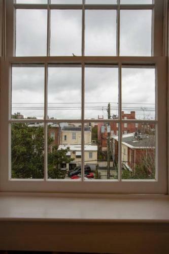 Newly Renovated 4 Bed 3 Bath And 2 Parking Spots