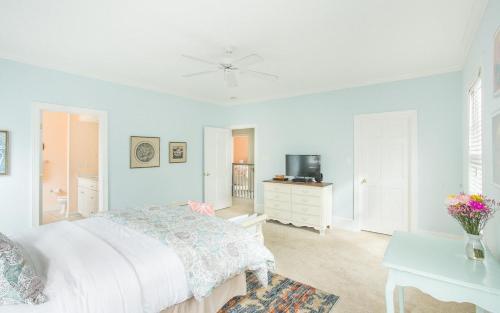 Huntingdon Getaway By Lucky Savannah