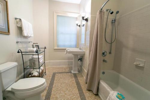 Oglethorpe Square Garden Apartment By Lucky Savannah