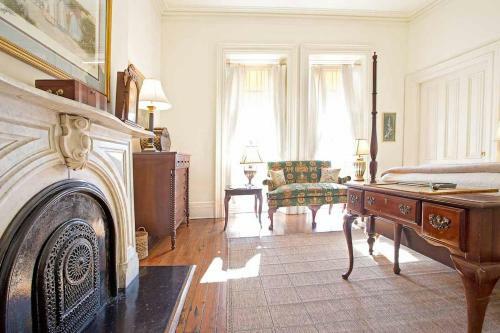 Wilkes Pied-a-terre By Lucky Savannah