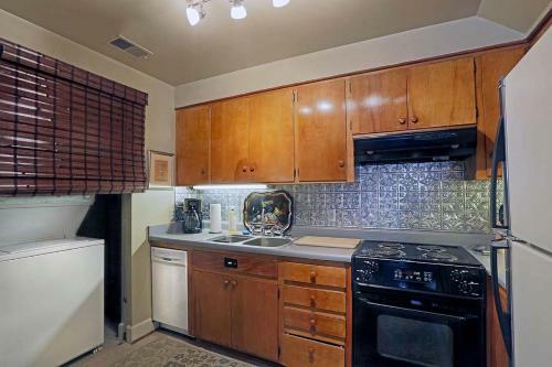 Wilkes Pied-a-terre By Lucky Savannah