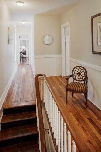 4 Bedroom Large Renovated Townhouse