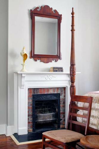 4 Bedroom Large Renovated Townhouse