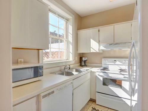Heated Pool Access Flex Cancelation Historic Lafayette Square Townhouse