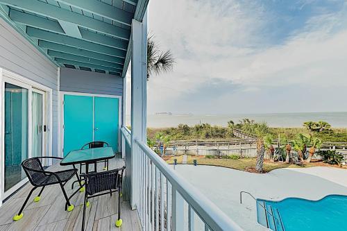 Apartamento New Listing! Beachside Villa With Bay Views & Pool Condo